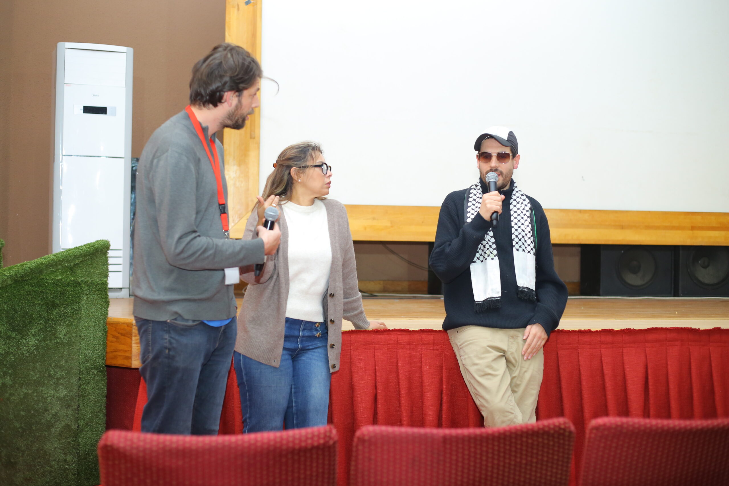 «ستيل بلايينغ» للفلسطيني محمد مصباح..مساحة لإعادة التفكير في العنف والنجاة 