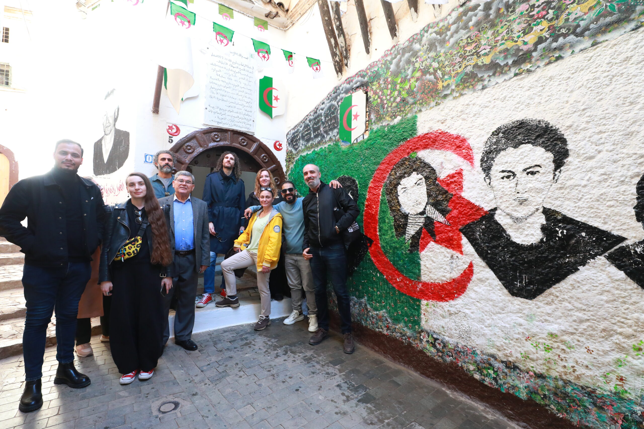 صور توثّق جولات وفود المهرجان داخل قصبة الجزائر، في إطار البرنامج الثقافي المرافق للمهرجان.