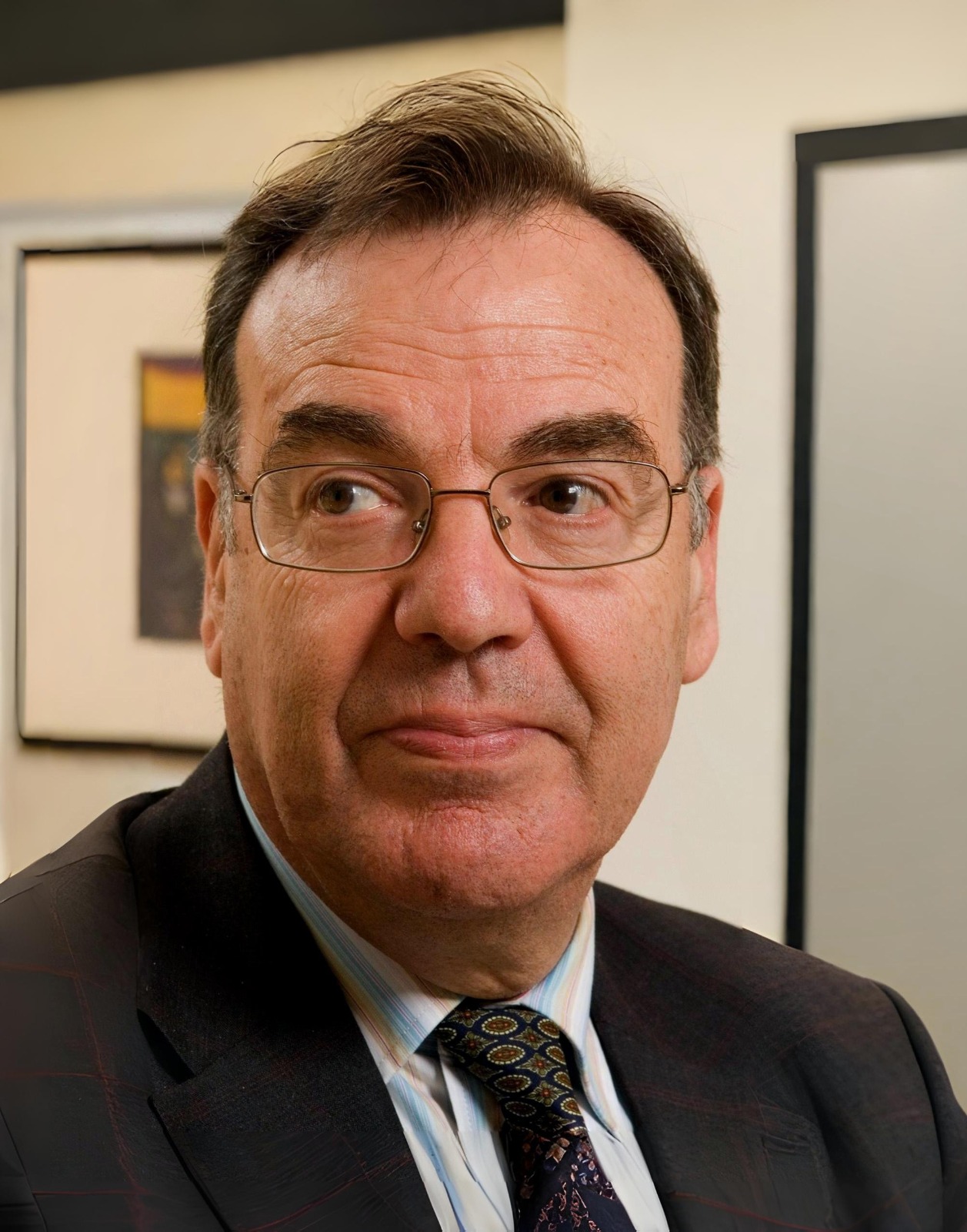 البروفيسور أحمد بجاوي : حكيم السينما الجزائرية وحارس ذاكرتها